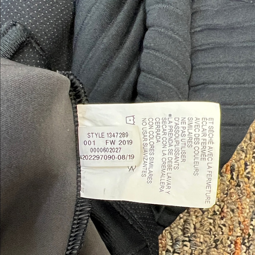 Under Armour Women’s Black Hooded Zip up jacket with UA logo on sleeve Size Smal - Picture 10 of 11